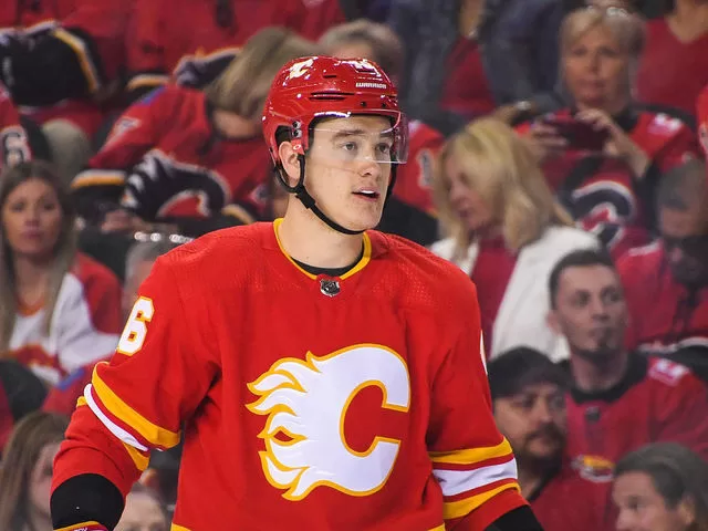 Nikita Zadorov pede para ser trocado pelo Calgary Flames